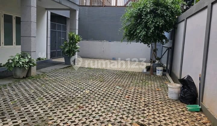 Rumah Cikini Menteng 2 LT Area Premium Ada Pool SHM Jakpus