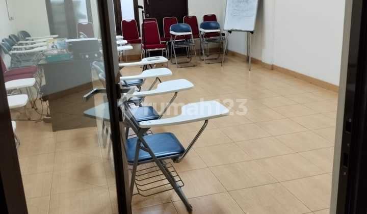 Ruko Boulevard Kelapa Gading Rapi 3,5 Lantai Siap Pakai