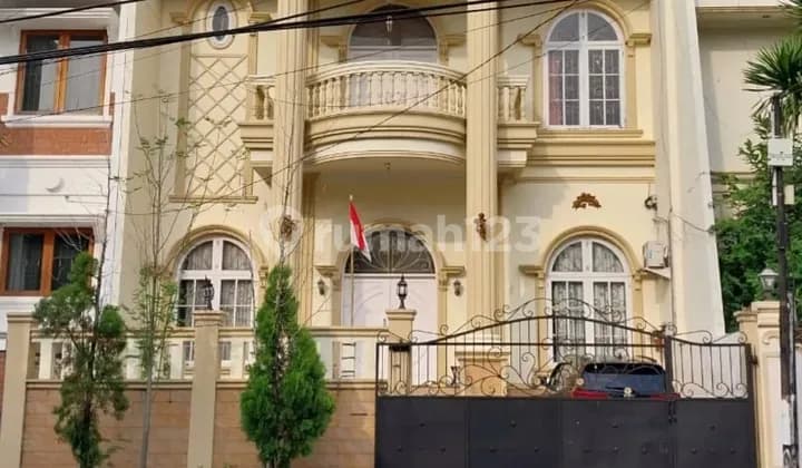 Jual Cepat Rumah Bagus Model Klasik di Sunter