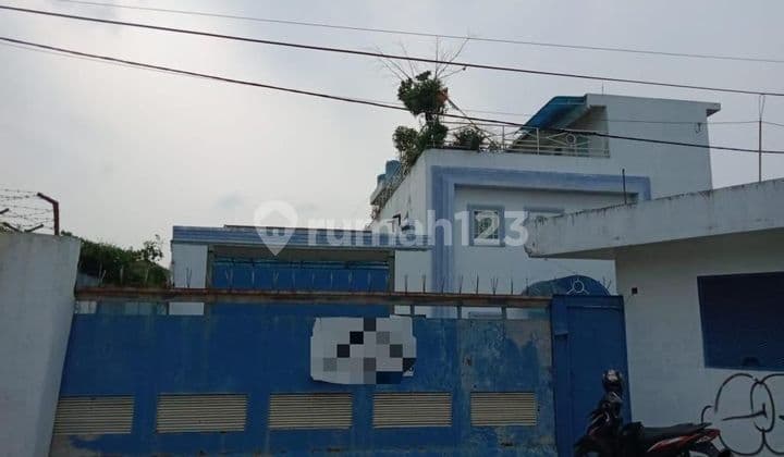 Gudang 3 Lantai Pasar Kemis Hitung Tanah