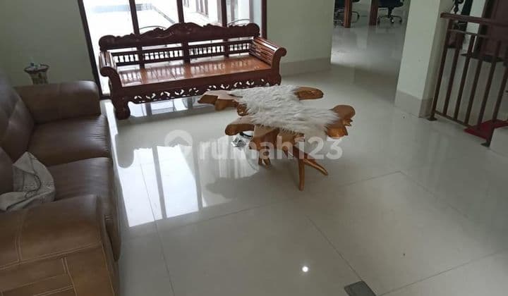 Rumah Cipete Ada Kolam Renang Siap Huni