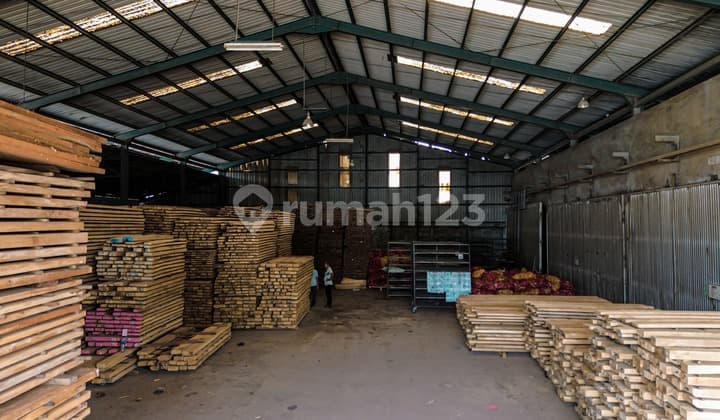 Gudang Strategis Tipar Cakung Jakarta Timur