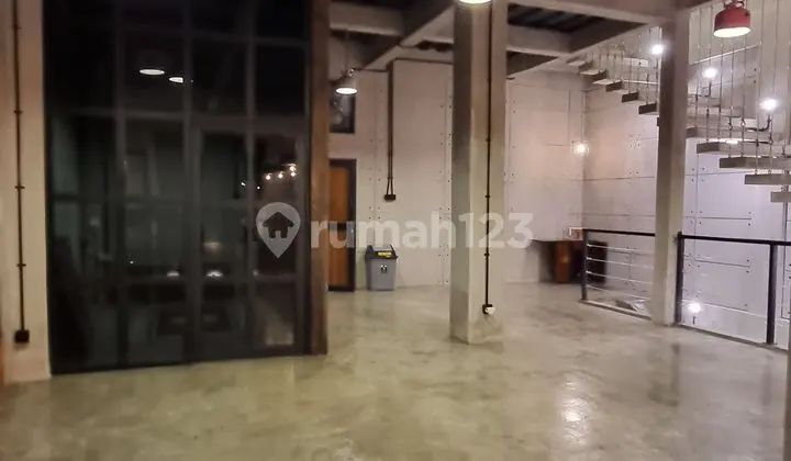 Dijual Dan Disewakan Rumah dengan konsep Industrial, bangunan baru di kawasan elite Setiabudi Jakarta Selatan