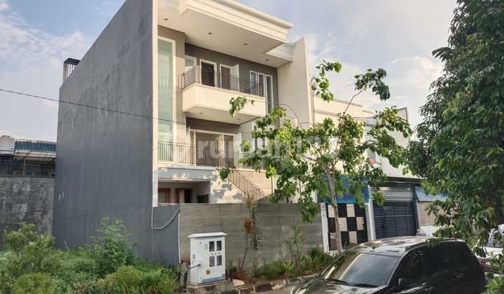 Dijual Rumah Taman Grisenda 3 Lantai Bagus Kamal Jakarta Utara