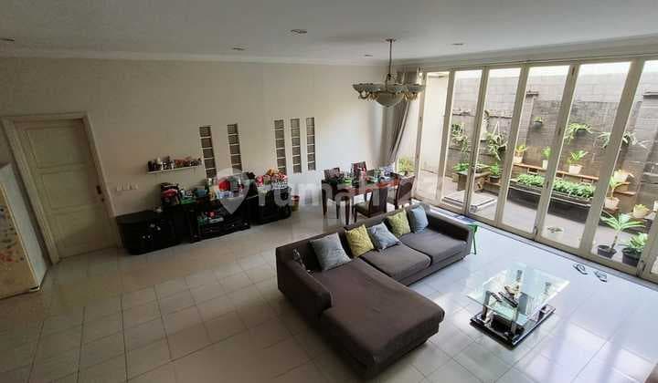 Rumah Rapi Siap Huni, Bangunan 300 M2 di P H G Gading Serpong