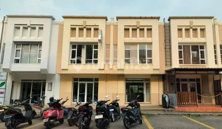 Shop House Facing Lake Vanya Park, Near Bustling Residential Area in BSD City, High Traffic Area