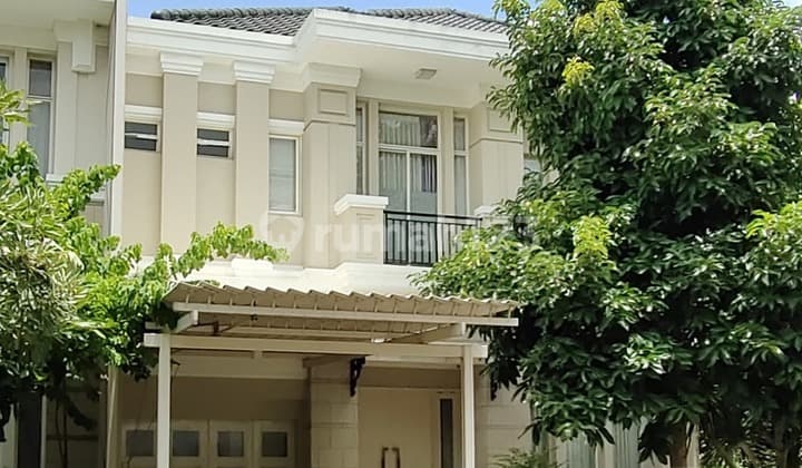 RUMAH HOEK DI THE SPRINGS DEKAT CLUB HOUSE