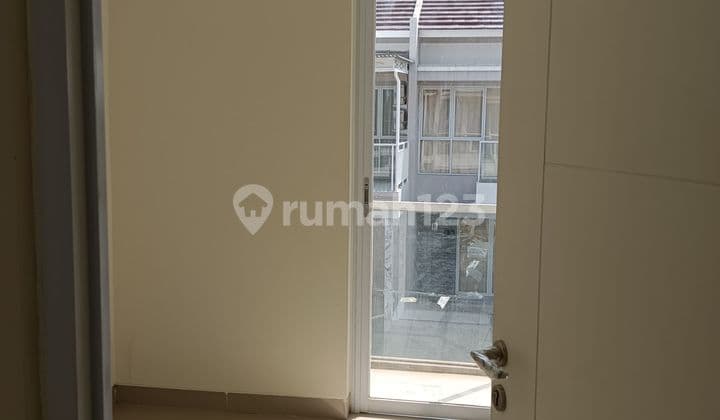 Rumah 2 lantai di palm blossom depan lottemart