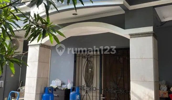 Dijual Rumah 3 Lantai di Taman Palem Lestari, Jakarta Barat