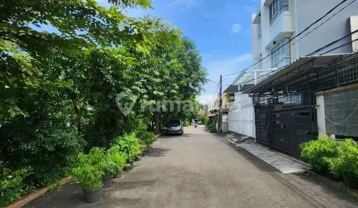 Rumah Tua Hitung tanah di Taman Ratu Indah, JakBar