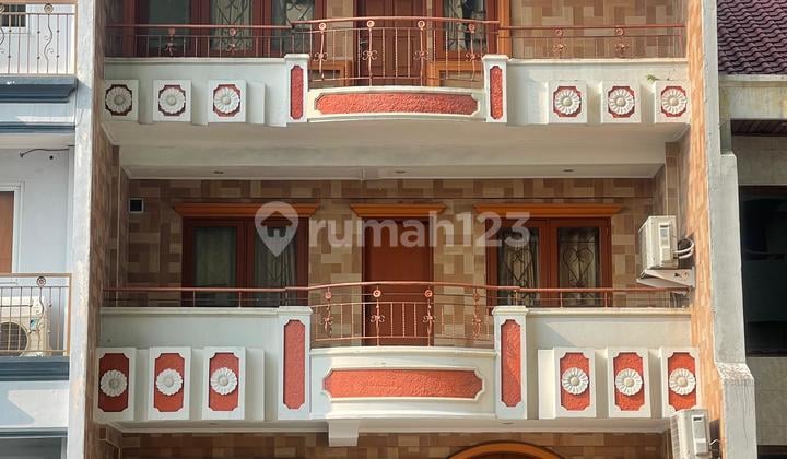 Town House / Garden House Mewah Di Kondominium Rajawali, Jakarta Pusat