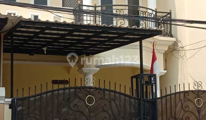 For Sale 2.5-Story Ready-to-Occupy House in Kosambi Baru, West Jakarta