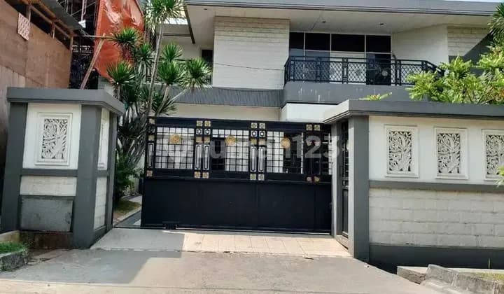 Di Bawah NJOP ! Rumah 2 Lantai di Sunter Danau Permai Timur. Ada Kolam Renang