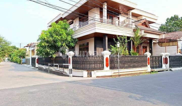 Rumah HOOK 2.5 lantai Luas Murah dekat Ke Tol Jati warna Bekasi