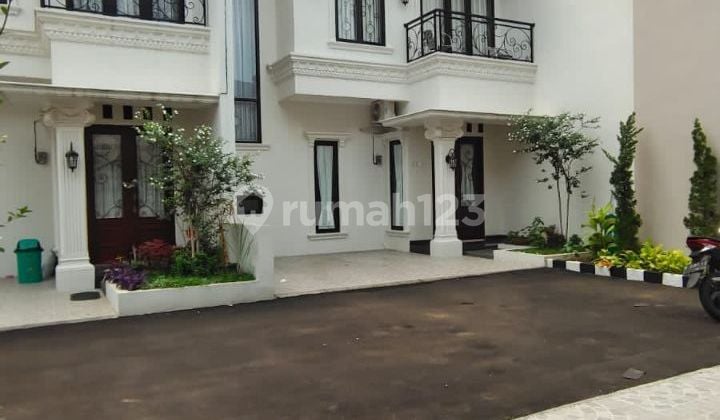Rumah Baru 2.5 Lantai Ready Kokoh Mewah Dkt ke Tol Jatiwaringin