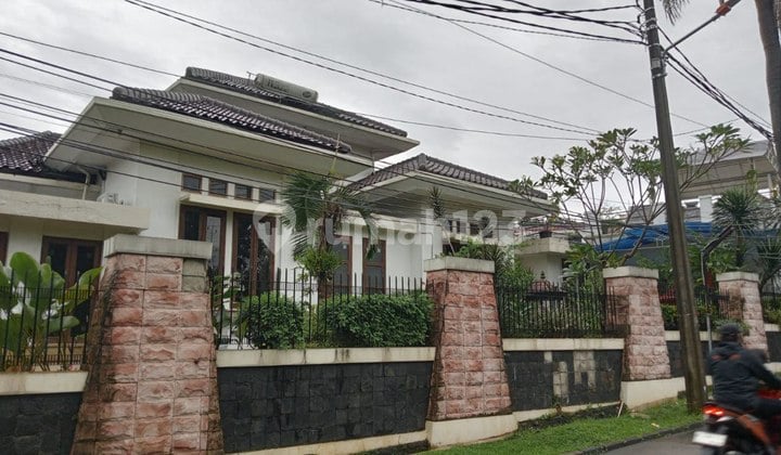 Rumah Sangat Luas 1,5 Lantai, Asri Dlm Perumahan Besar Bebas Banjir