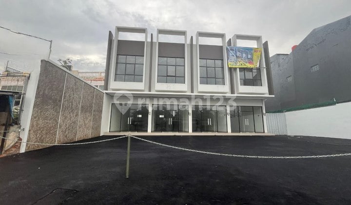 Ruko 2,5 Lantai Strategis Dekat Ke Tol Dan Lrt Cocok Utk Usaha