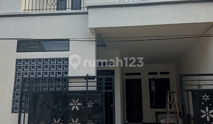 Hunian 2 Lantai Dengan 5 Kamar Tidur Dkt Ke Tol Dan Lrt Di Jatiwaringin