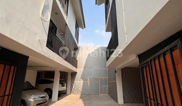 Land and Building of Apartments in East Wijaya, South Jakarta