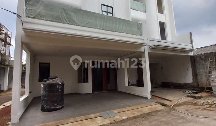 Rumah Cluster Baru 3 Lantai Design Modern Selangkah ke Jl Raya Kalimalang