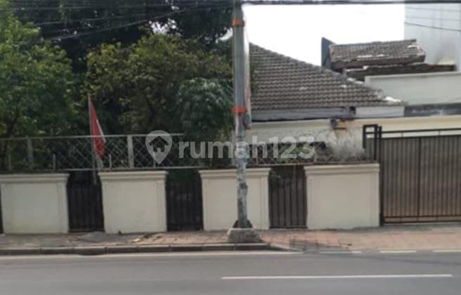 Rumah Lama Lokasi Pinggir Jalan Raya Cocok Utk Usaha / Kantor