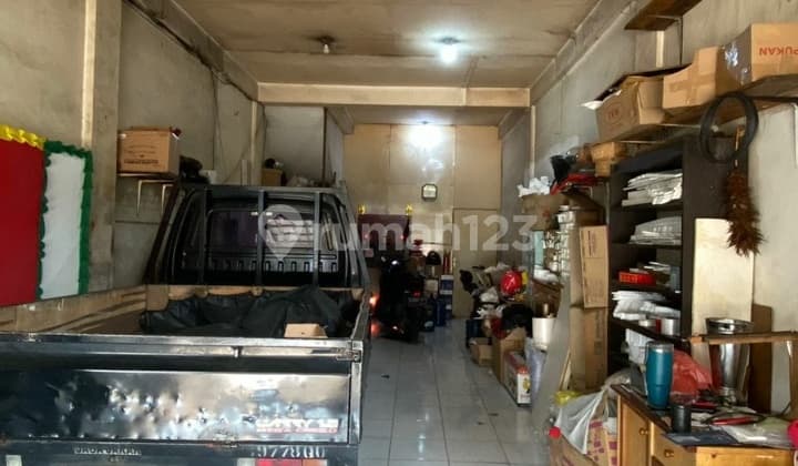 Urgent Sale of 3-Story Shop House in Tanjung Duren, Roadside