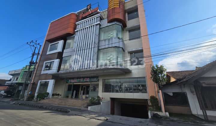 Strategic Commercial Building or Business Space or Ex-Boutique Showroom on Palur Mojolaban Main Road