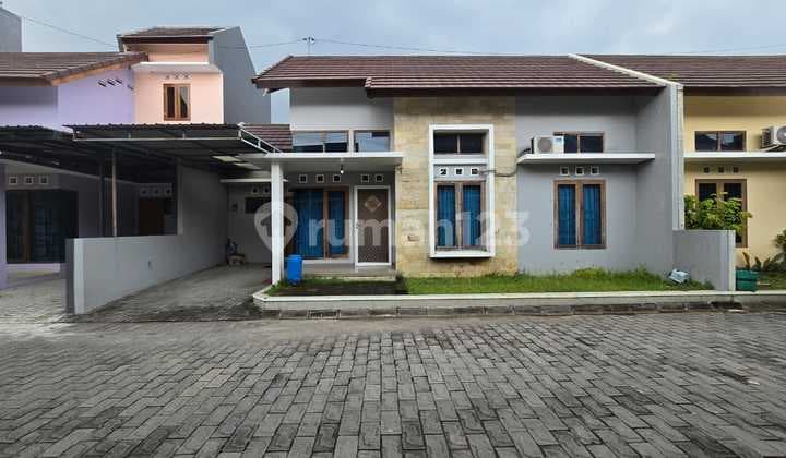 Rumah Bagus Bersih Siap Pakai Di Cluster Solo Baru
