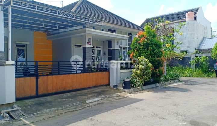 Rumah Bagus Full Furnish di Cluster di Fajar Indah, Solo