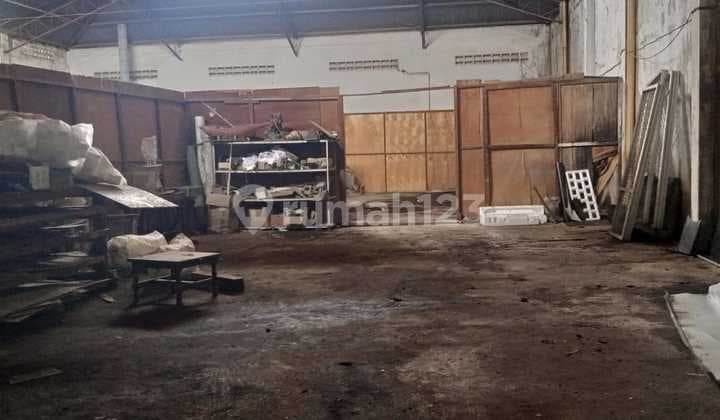 Gudang Hitung Tanah Dekat Jalan Kapten Mulyadi, Solo