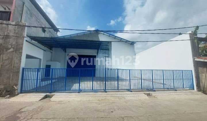 Gudang strategis pinggir jalan raya