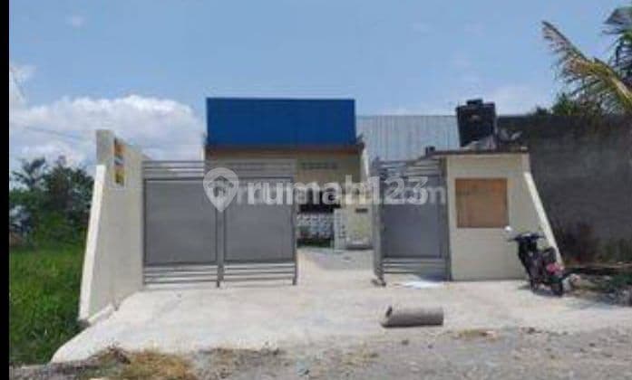 Gudang di area industri