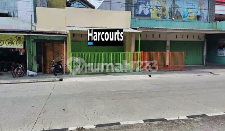 Ruko 1 Lantai Habis Renov Seperti Baru di Pinggir Jalan Raya Utama