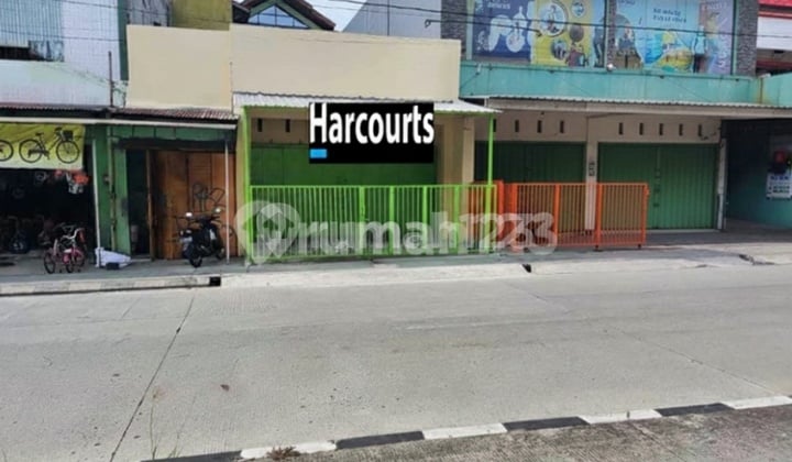 Ruko 1 Lantai Habis Renov Seperti Baru di Pinggir Jalan Raya Utama