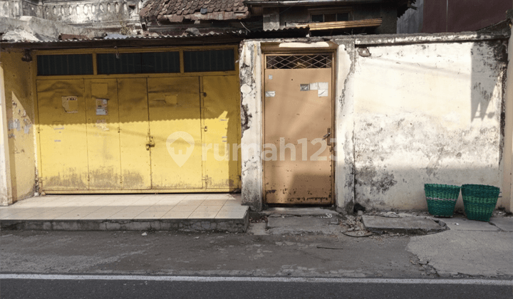 Rumah Bangunan Kuno Kokoh & Kuat Hitung Tanah Dekat Jalan Kapten Mulyadi