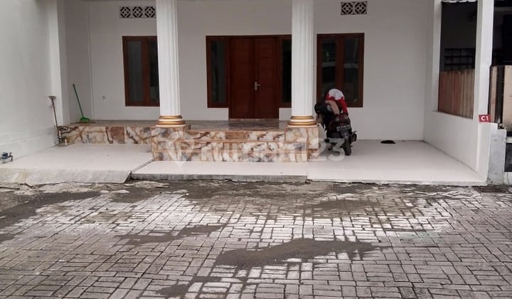 Rumah Bagus Habis Renov Seperti Baru Di Cluster Dekat Jalan Raya Jendral Sudirman, Sukoharjo Kota