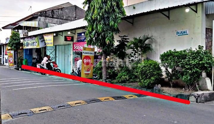 Rumah & kios dekat Jalan RE Martadinata & Pasar Gede, Solo