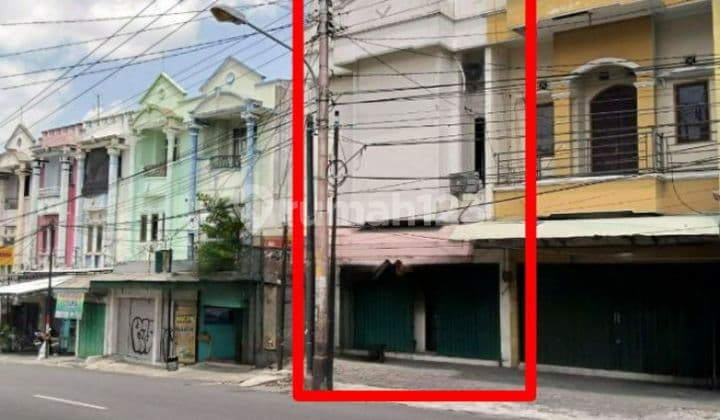 Ruko 3 lantai strategis di pinggir jalan raya utama