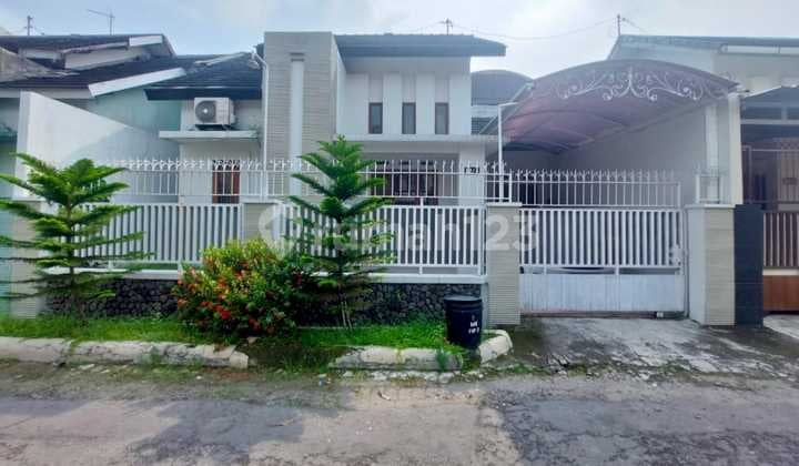 Good 1½ Story Semi-Furnished House in a Cluster in Fajar Indah, Baturan, Colomadu