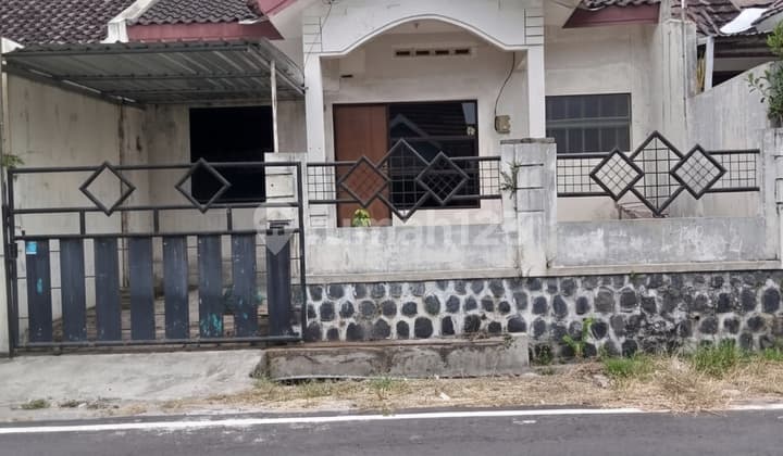 Rumah Bersih Terawat Siap Huni di Perumahan Favorit di Mojosongo, Solo