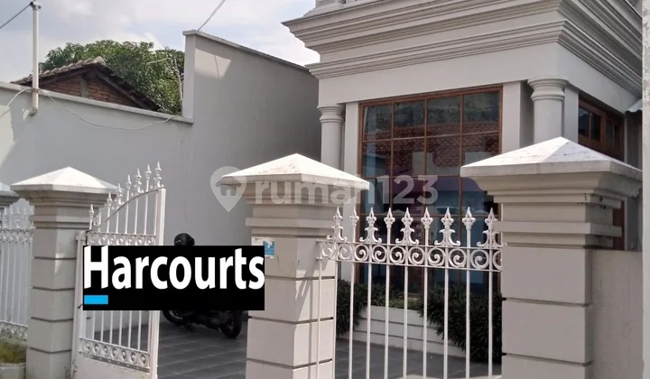 Rumah Bagus 2 Lantai Siap Huni Dekat Pasar Gede, Jebres, Solo