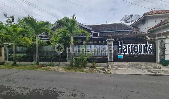 Rumah Bagus Full Kayu Jati Di Sumber Banjarsari Solo