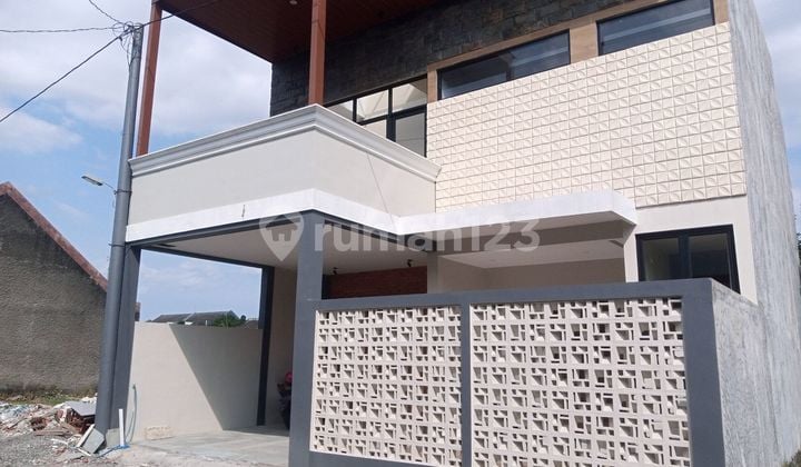 Rumah Bagus Baru Gress 2 Lantai Minimalis Modern di Cluster Dekat Solo Baru