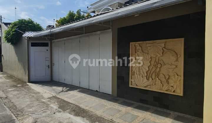 Rumah Mewah Modern Minimalis Pusat Kota di Serengan, Solo, Dekat Jalan Veteran dan Yos Sudarso