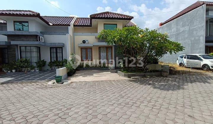 Rumah Bagus Full Furnish di Cluster di Solo Baru