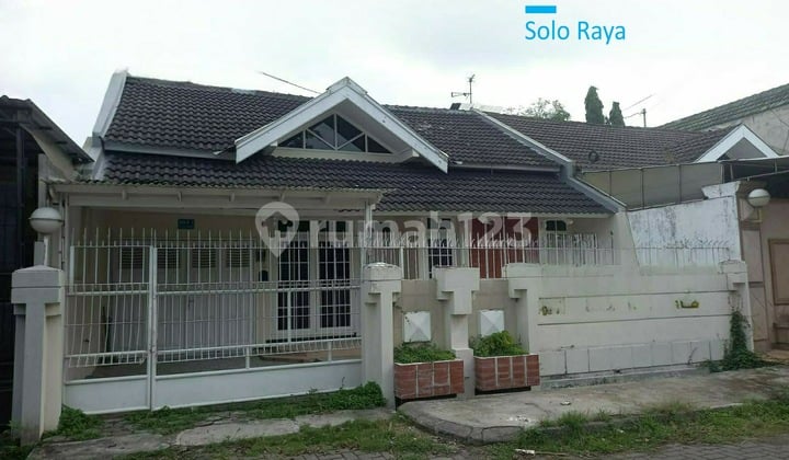 Rumah Siap Huni Bersih Terawat Di Perumahan Bergengsi Di Solo Baru.