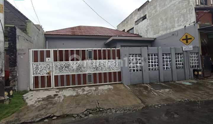 Strategic Ready-to-Occupy House in Commercial Area Suitable for Residency / Office & Various Other Businesses Near Soemoer Timbo Resto in Sumber Banjarsari Solo