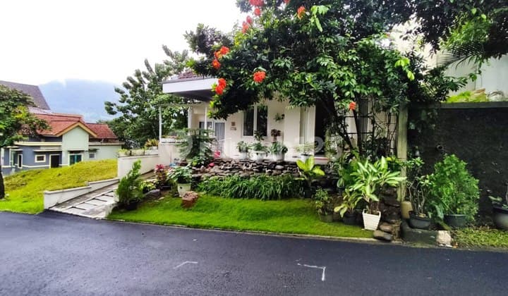 Beautiful House In Sentul View With Stunning Mountain Scenery, Lush and Serene
