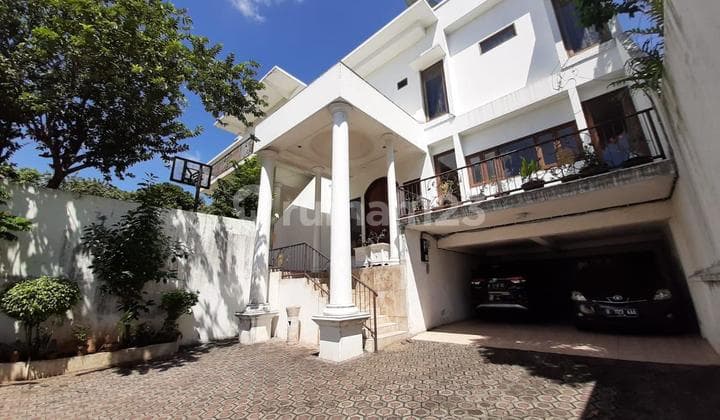 Rumah Mewah di Cilandak dengan Swimming pool Cantiq Strategis Jakarta Selatan
