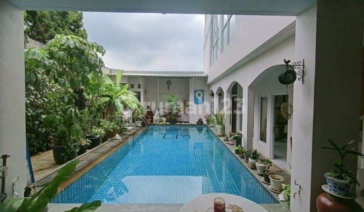 Rumah Homey di Cipinang dgn Private Pool Bebas Banjir